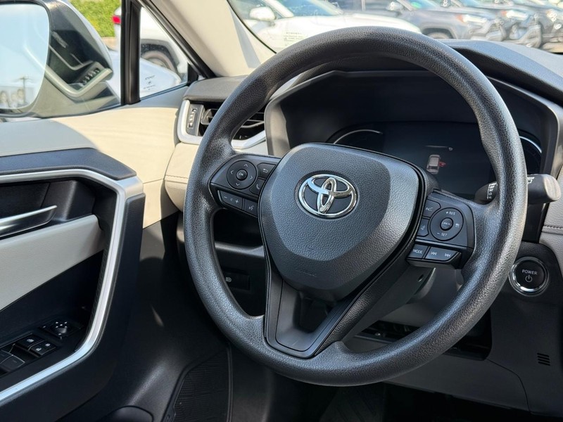 Toyota RAV4 Hybrid Vehicle Image 12