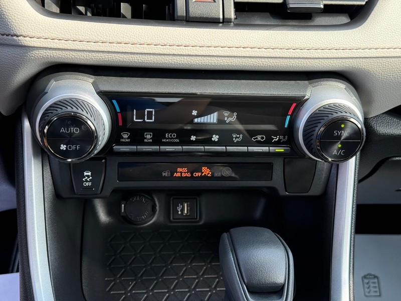 Toyota RAV4 Hybrid Vehicle Image 18