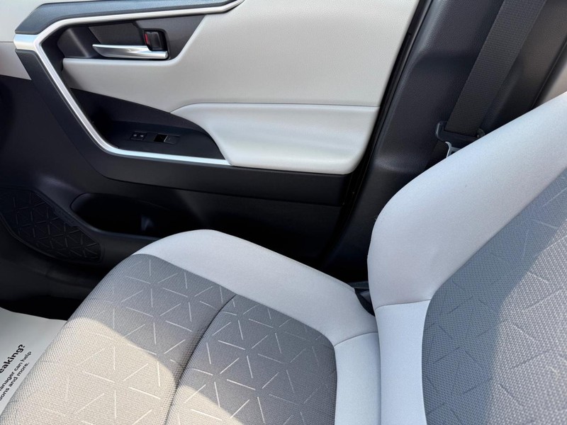 Toyota RAV4 Hybrid Vehicle Image 20