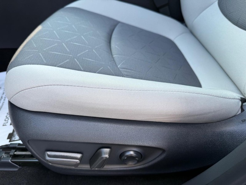 Toyota RAV4 Hybrid Vehicle Image 24