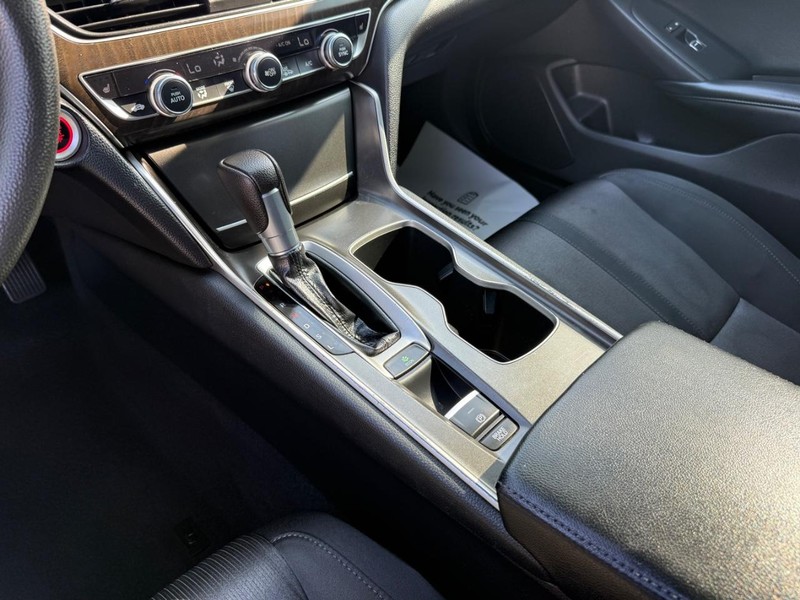 Honda Accord Sedan Vehicle Image 21