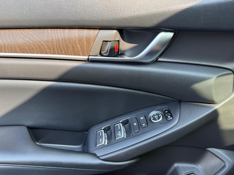 Honda Accord Sedan Vehicle Image 26