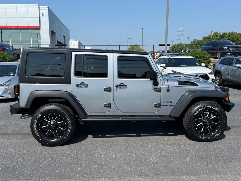 Jeep Wrangler JK Unlimited Vehicle Image 02