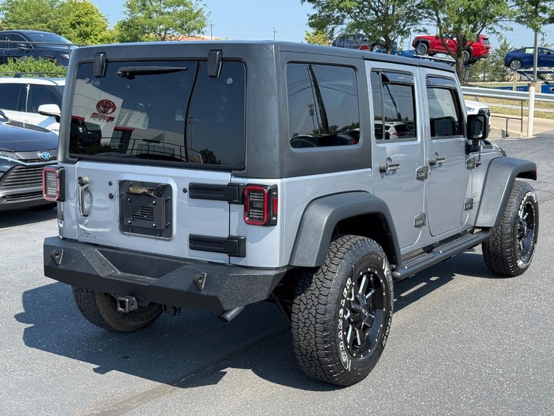Jeep Wrangler JK Unlimited Vehicle Image 03