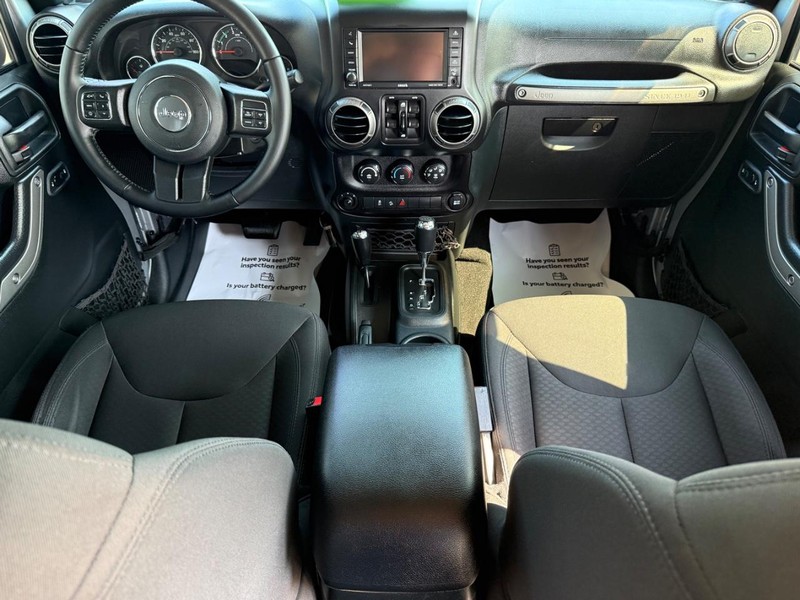 Jeep Wrangler JK Unlimited Vehicle Image 11