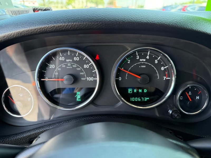 Jeep Wrangler JK Unlimited Vehicle Image 19