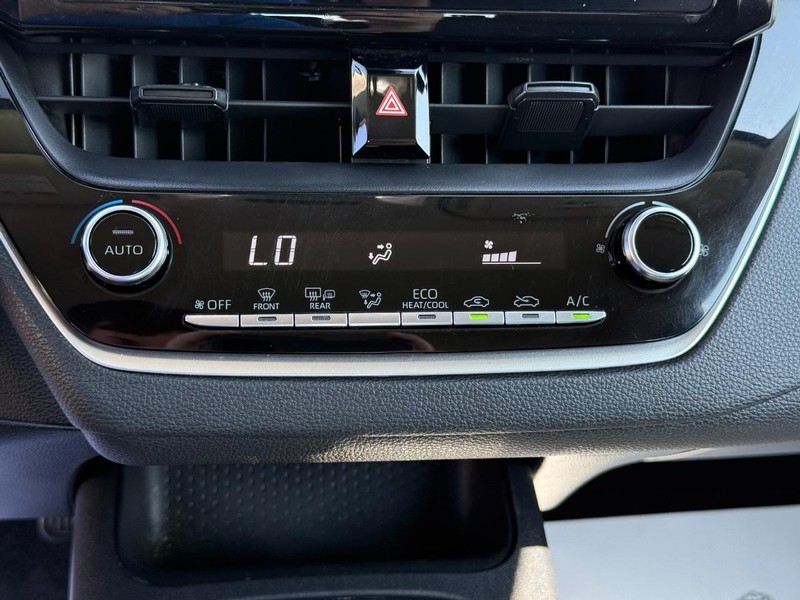 Toyota Corolla Vehicle Image 18