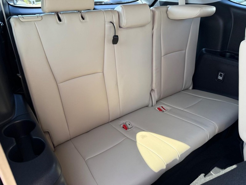 Toyota Highlander Vehicle Image 12