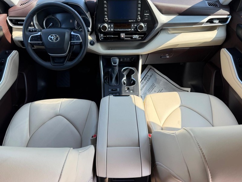 Toyota Highlander Vehicle Image 14
