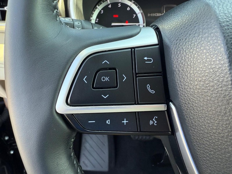 Toyota Highlander Vehicle Image 16