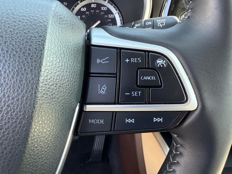 Toyota Highlander Vehicle Image 17