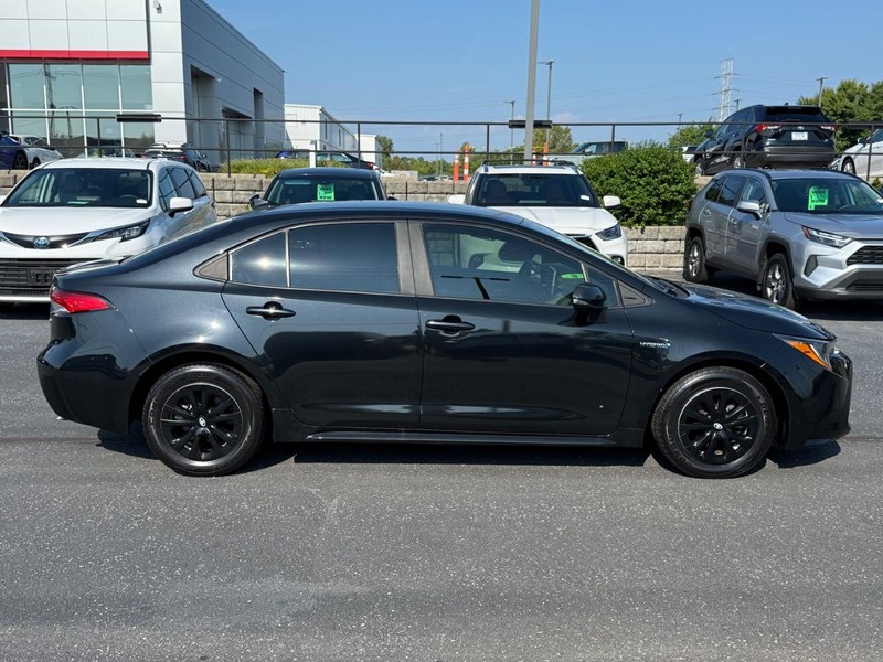 Toyota Corolla Hybrid Vehicle Image 02