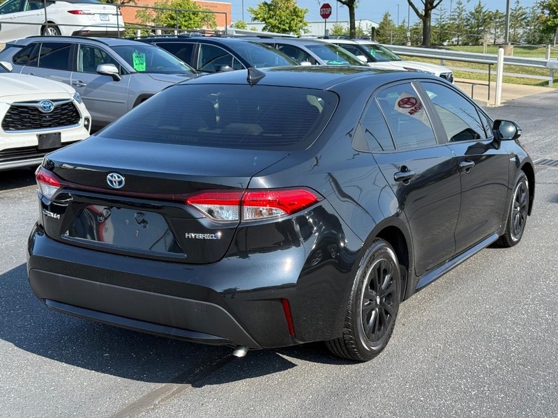 Toyota Corolla Hybrid Vehicle Image 03
