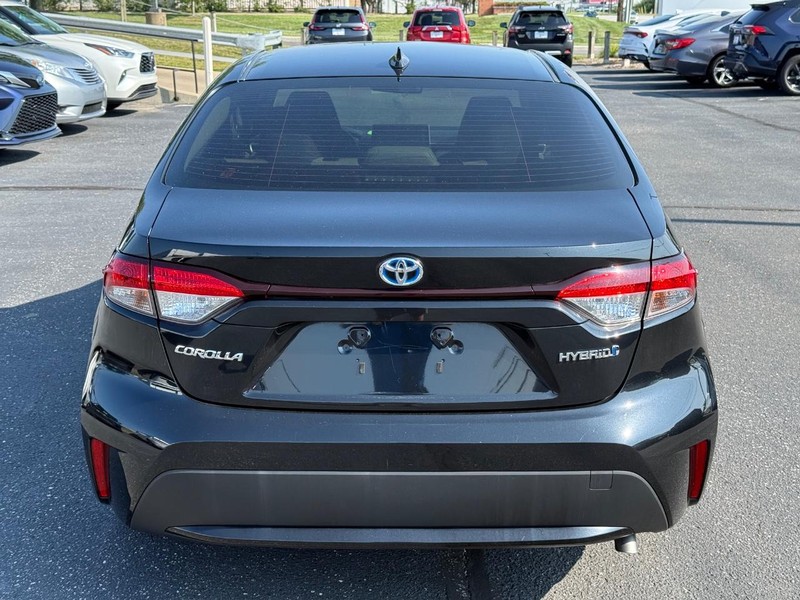 Toyota Corolla Hybrid Vehicle Image 04