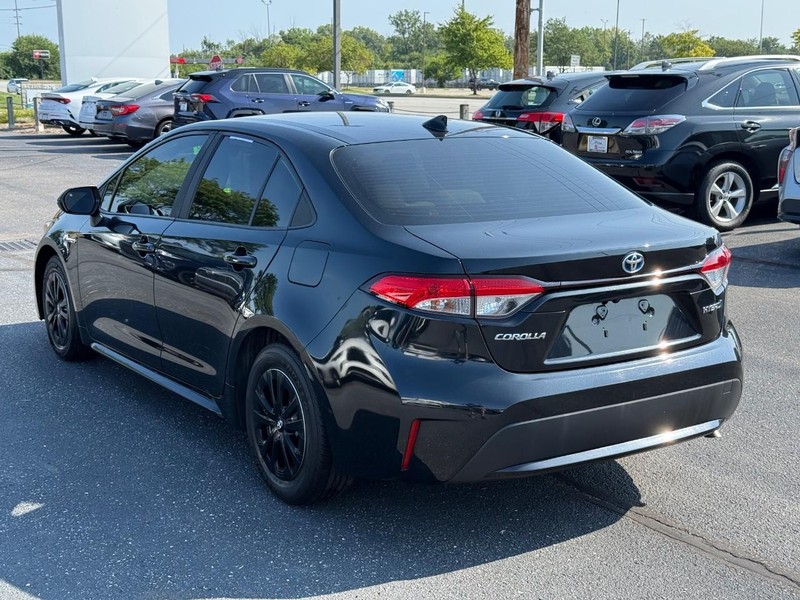 Toyota Corolla Hybrid Vehicle Image 05