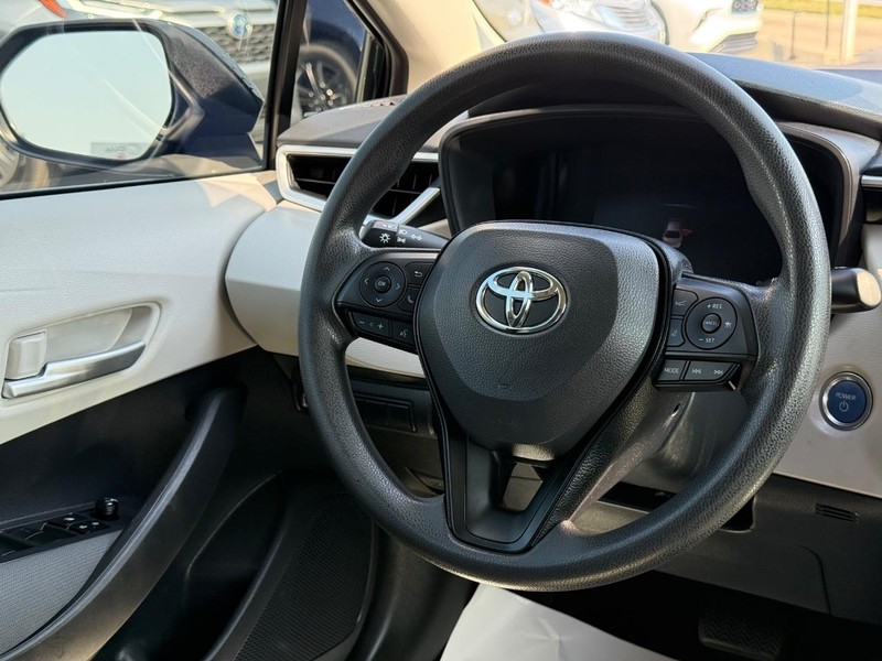 Toyota Corolla Hybrid Vehicle Image 12