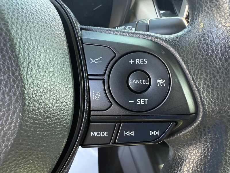 Toyota Corolla Hybrid Vehicle Image 14