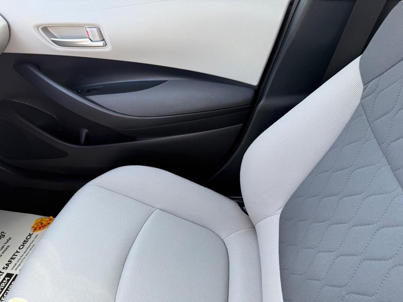 Toyota Corolla Hybrid Vehicle Image 20