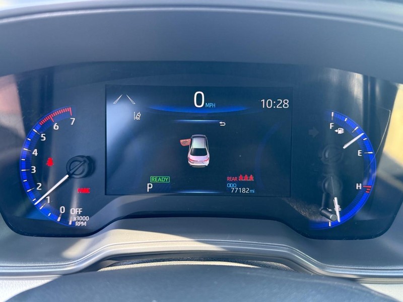 Toyota Corolla Hybrid Vehicle Image 21