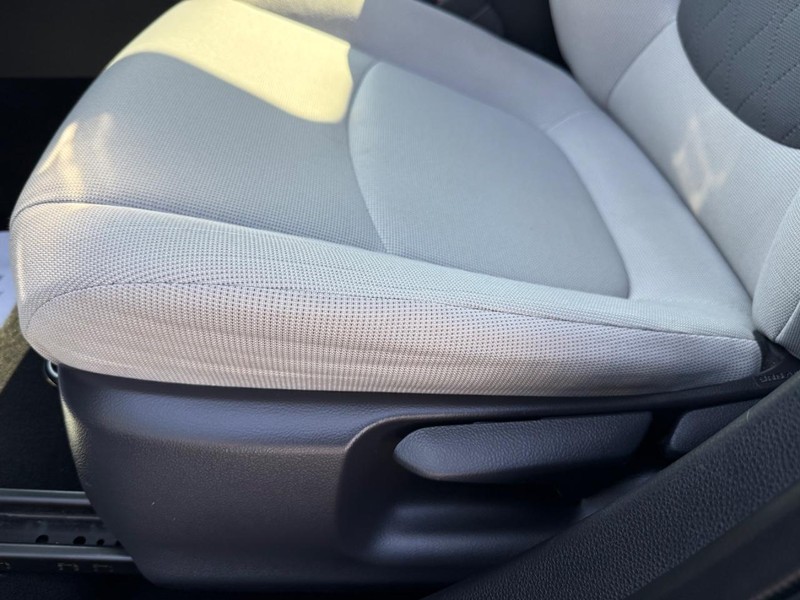 Toyota Corolla Hybrid Vehicle Image 24