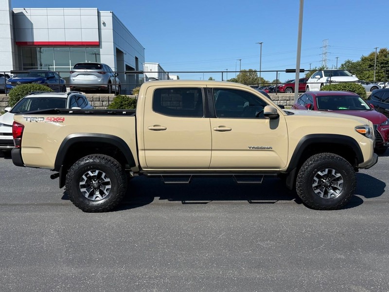 Toyota Tacoma Vehicle Image 02