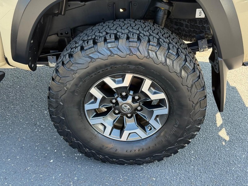 Toyota Tacoma Vehicle Image 06