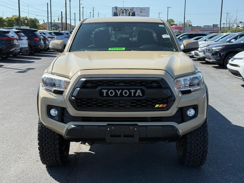 Toyota Tacoma Vehicle Image 09
