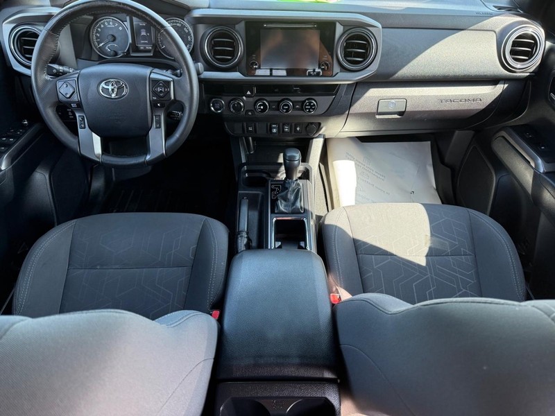 Toyota Tacoma Vehicle Image 11