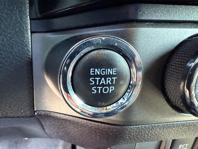 Toyota Tacoma Vehicle Image 15