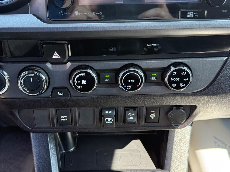 Toyota Tacoma Vehicle Image 18