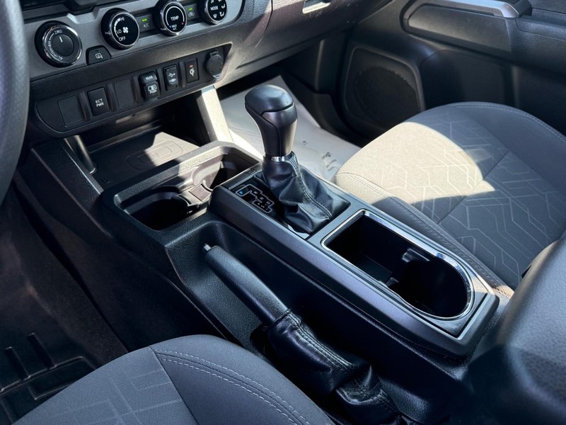 Toyota Tacoma Vehicle Image 19