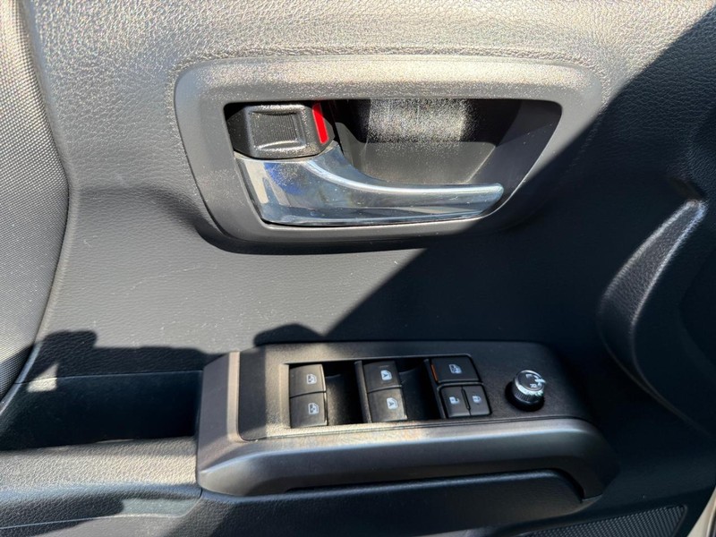 Toyota Tacoma Vehicle Image 23