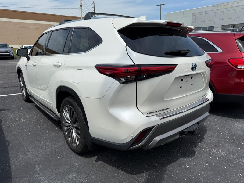 Toyota Highlander Hybrid Vehicle Image 03