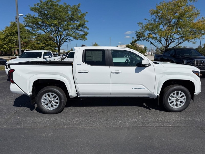 Toyota Tacoma 2WD Vehicle Image 02