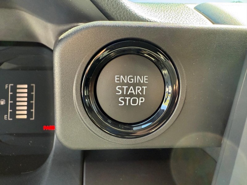 Toyota Tacoma 2WD Vehicle Image 09