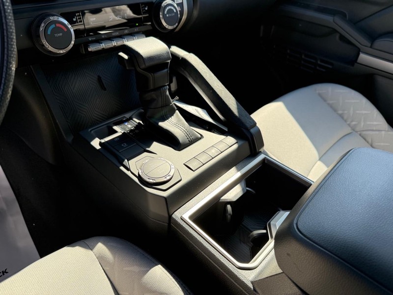 Toyota Tacoma 2WD Vehicle Image 14