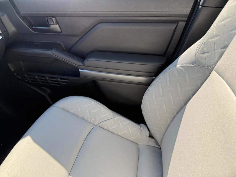 Toyota Tacoma 2WD Vehicle Image 15