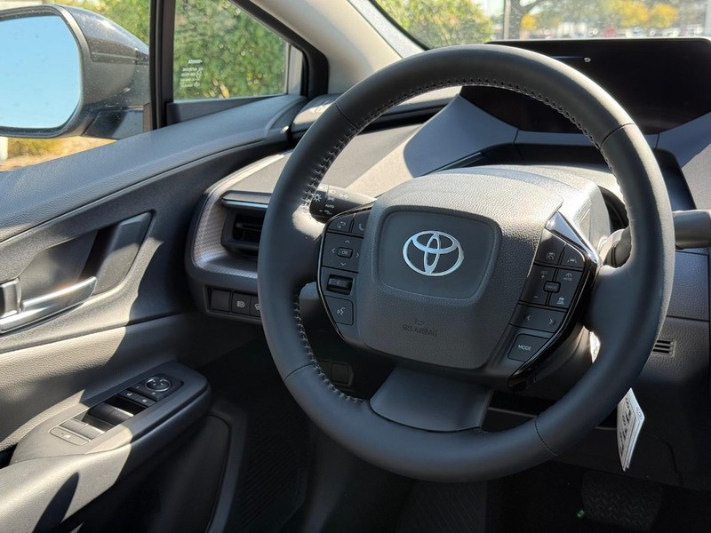 Toyota Prius Vehicle Image 06