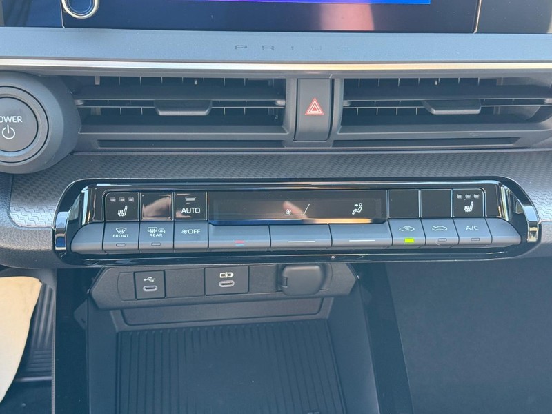 Toyota Prius Vehicle Image 13