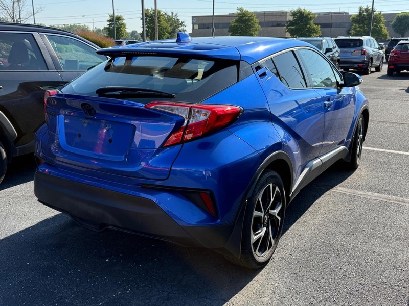Toyota C-HR Vehicle Image 04