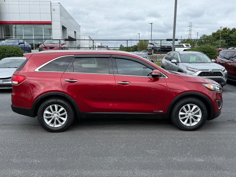 Kia Sorento Vehicle Image 02