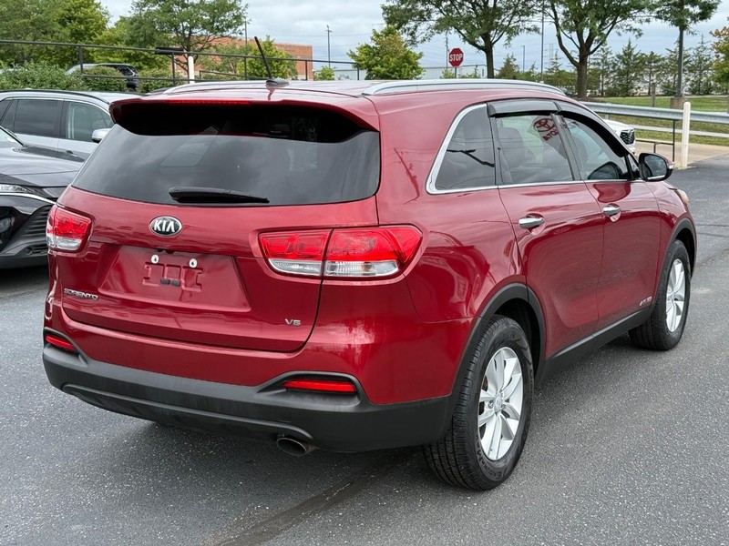 Kia Sorento Vehicle Image 03
