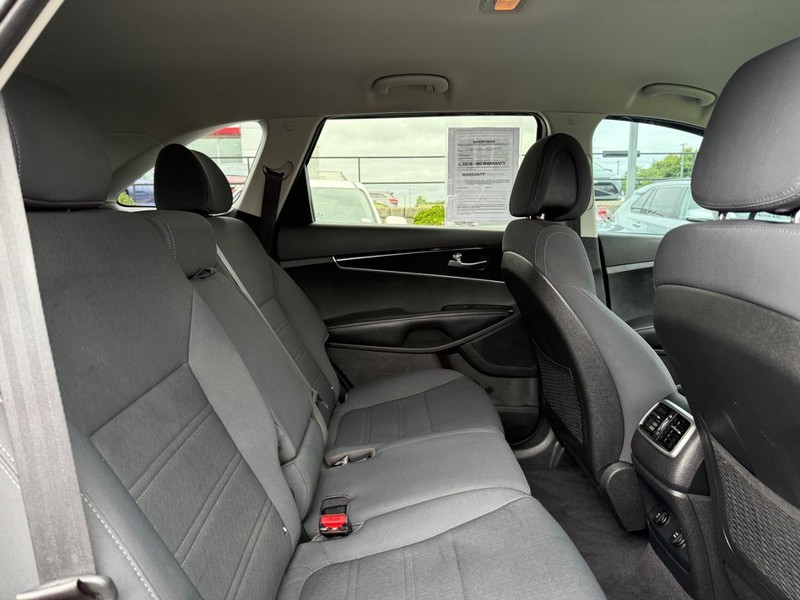 Kia Sorento Vehicle Image 10