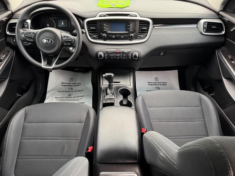 Kia Sorento Vehicle Image 11