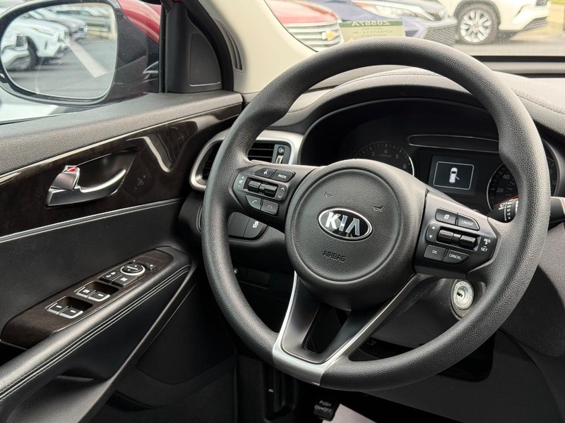 Kia Sorento Vehicle Image 12