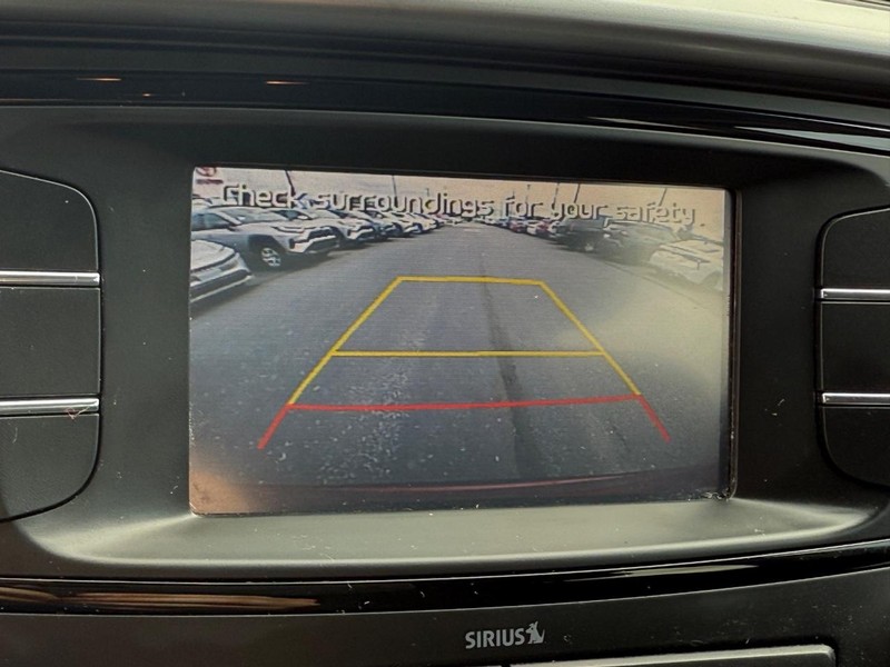 Kia Sorento Vehicle Image 16