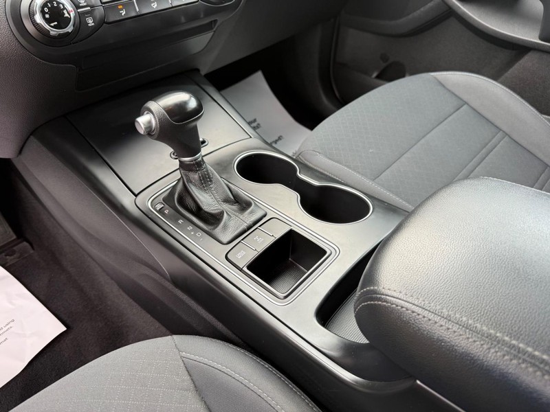Kia Sorento Vehicle Image 18