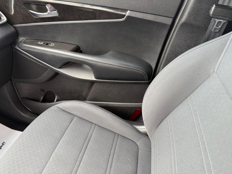 Kia Sorento Vehicle Image 19
