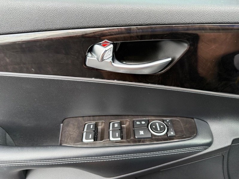Kia Sorento Vehicle Image 22