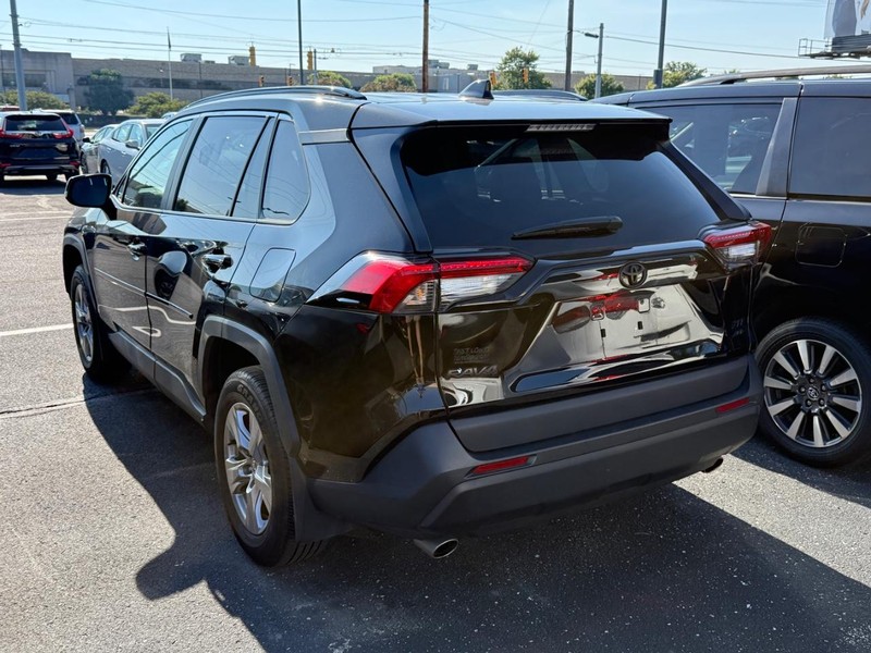 Toyota RAV4 Vehicle Image 03